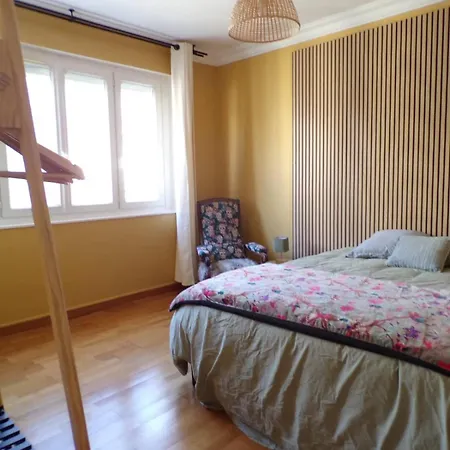 Duplex 6 People Near Tram Circuit Station