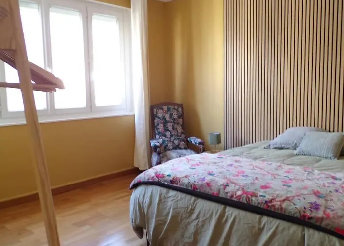 Duplex 6 People Near Tram Circuit Station