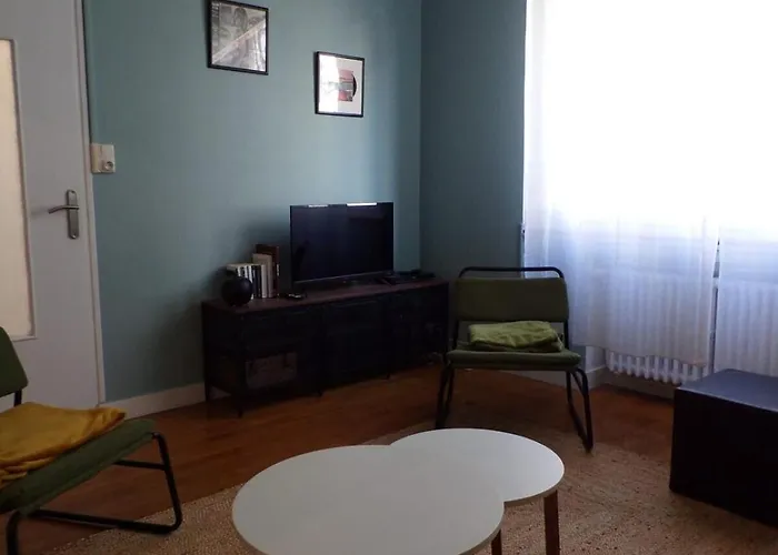 Duplex 6 People Near Tram Circuit Station *