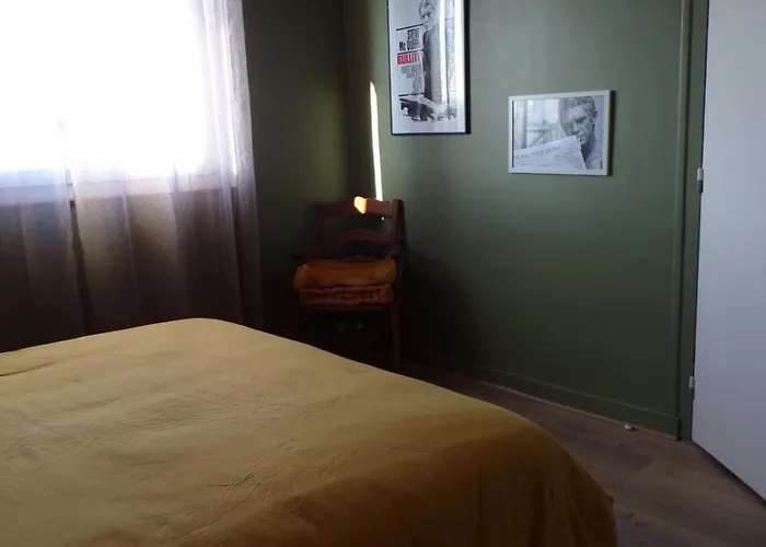 Duplex 6 People Near Tram Circuit Station